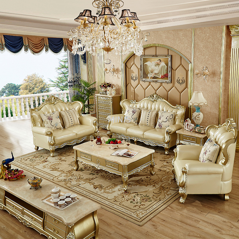 Sala de estar de lujo real, sofá de cuero genuino de madera dorada