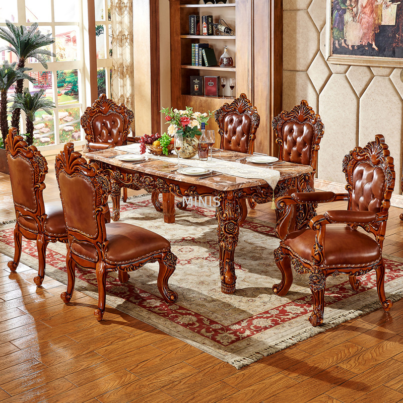Mesa de comedor redonda vintage de mármol y madera de roble marrón con alfombra