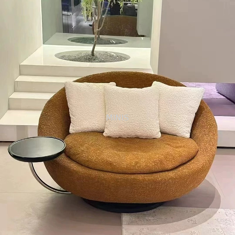 Sala de estar grande silla de tela giratoria redonda con mesa