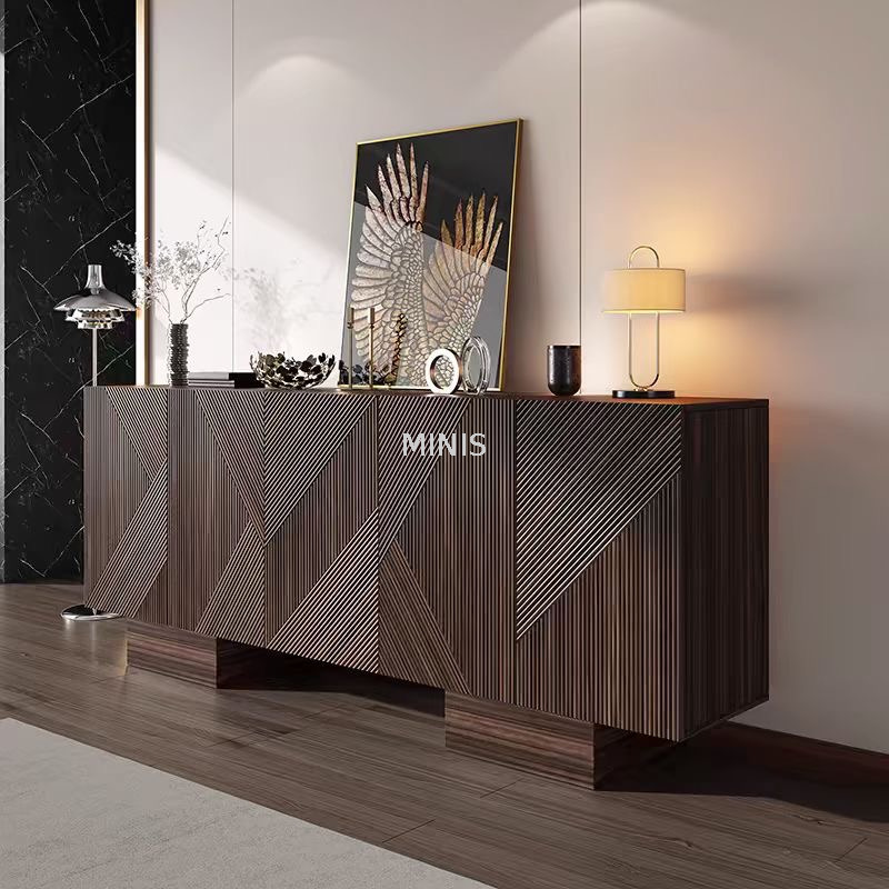 Aparador de madera utilizado como gabinete de almacenamiento de vivienda/comedor
