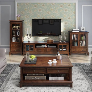 Sala de estar marrón buena televisión cabriana y mesa de café de madera