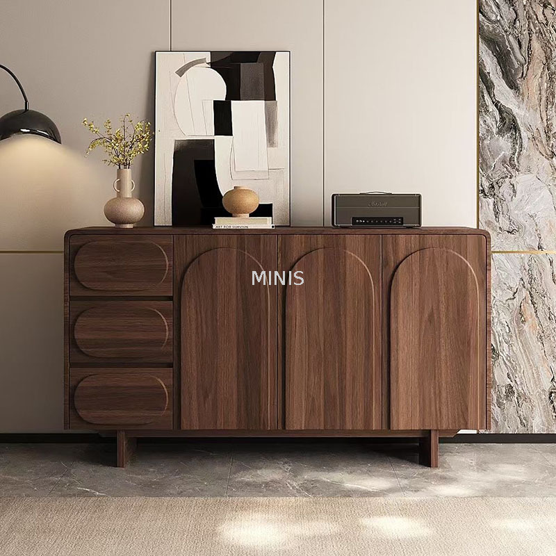 Aparador de madera utilizado como gabinete de almacenamiento de vivienda/comedor