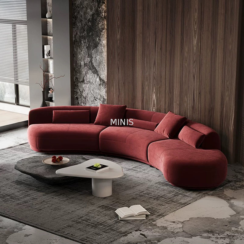 Sofá de tela de terciopelo rojo curvado de la sala de estar