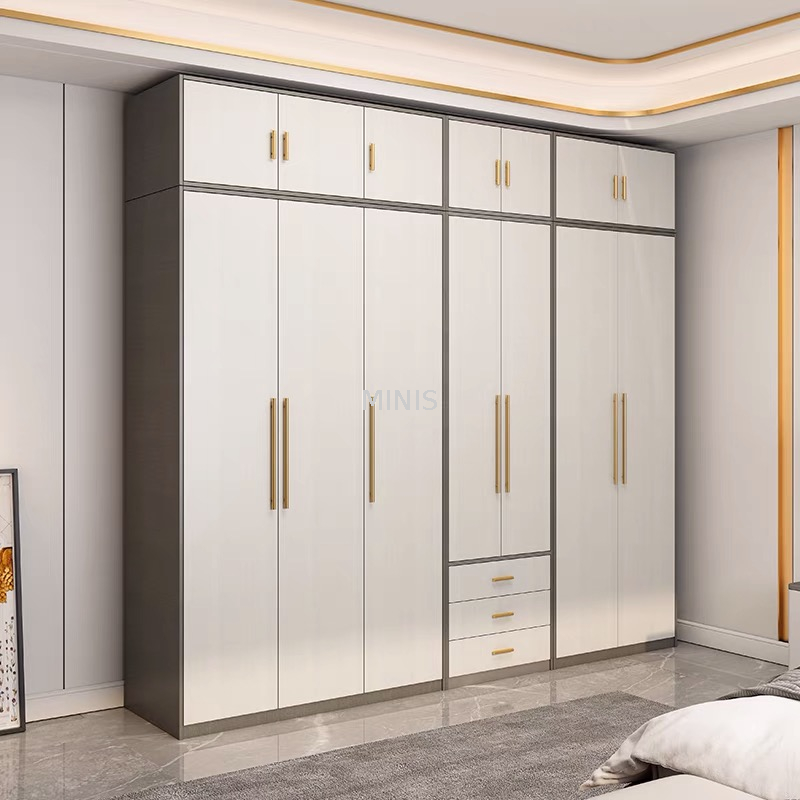 Armarios altos personalizados modernos para dormitorio con puertas y estantes